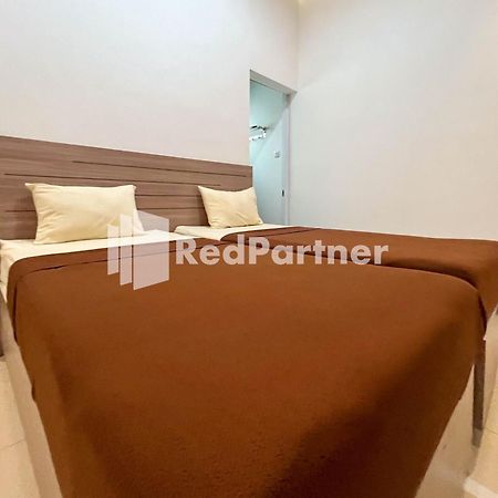 Griya Borobudur Malang Syariah Redpartner Blimbing エクステリア 写真