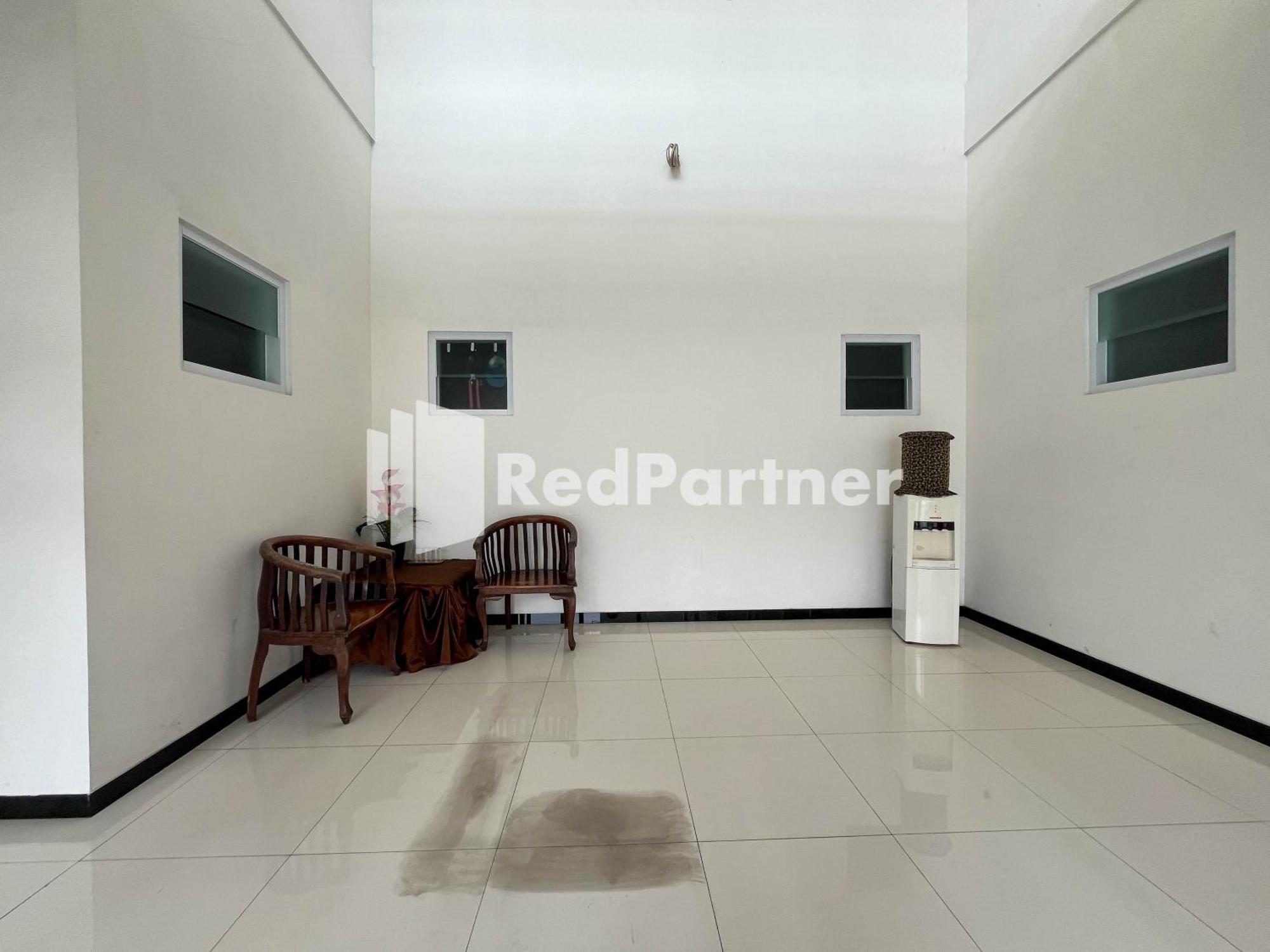 Griya Borobudur Malang Syariah Redpartner Blimbing エクステリア 写真
