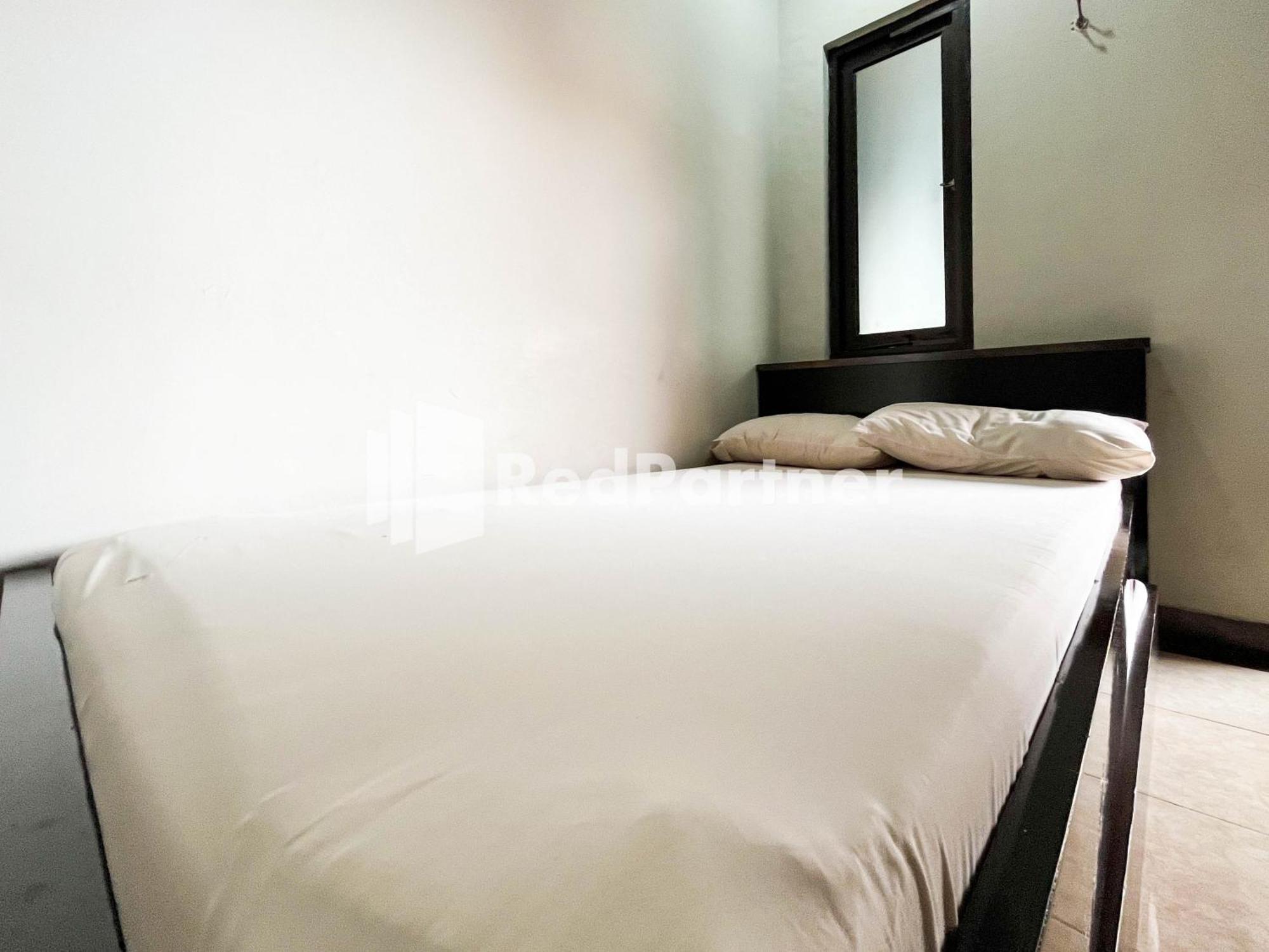 Griya Borobudur Malang Syariah Redpartner Blimbing エクステリア 写真