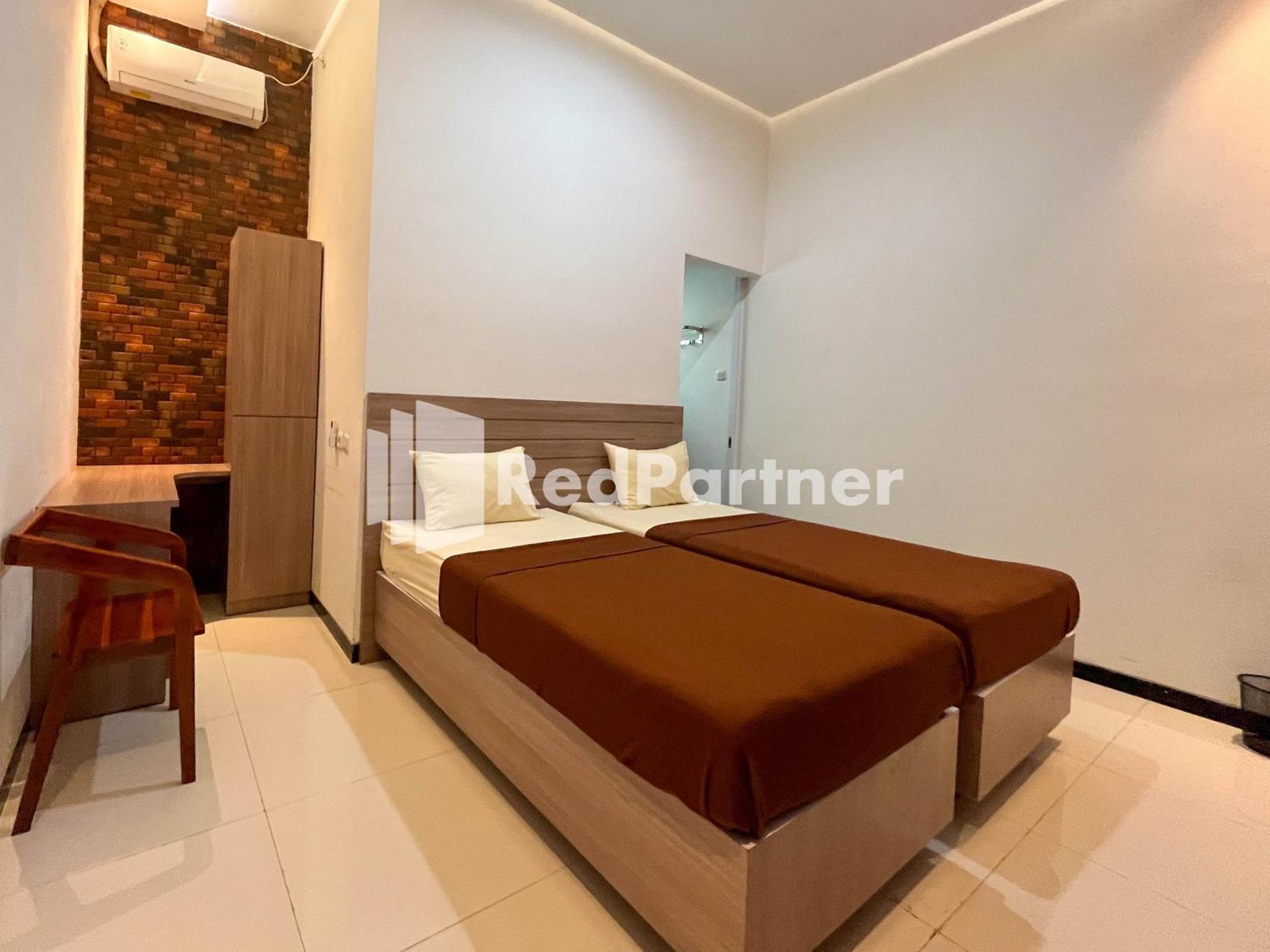 Griya Borobudur Malang Syariah Redpartner Blimbing エクステリア 写真