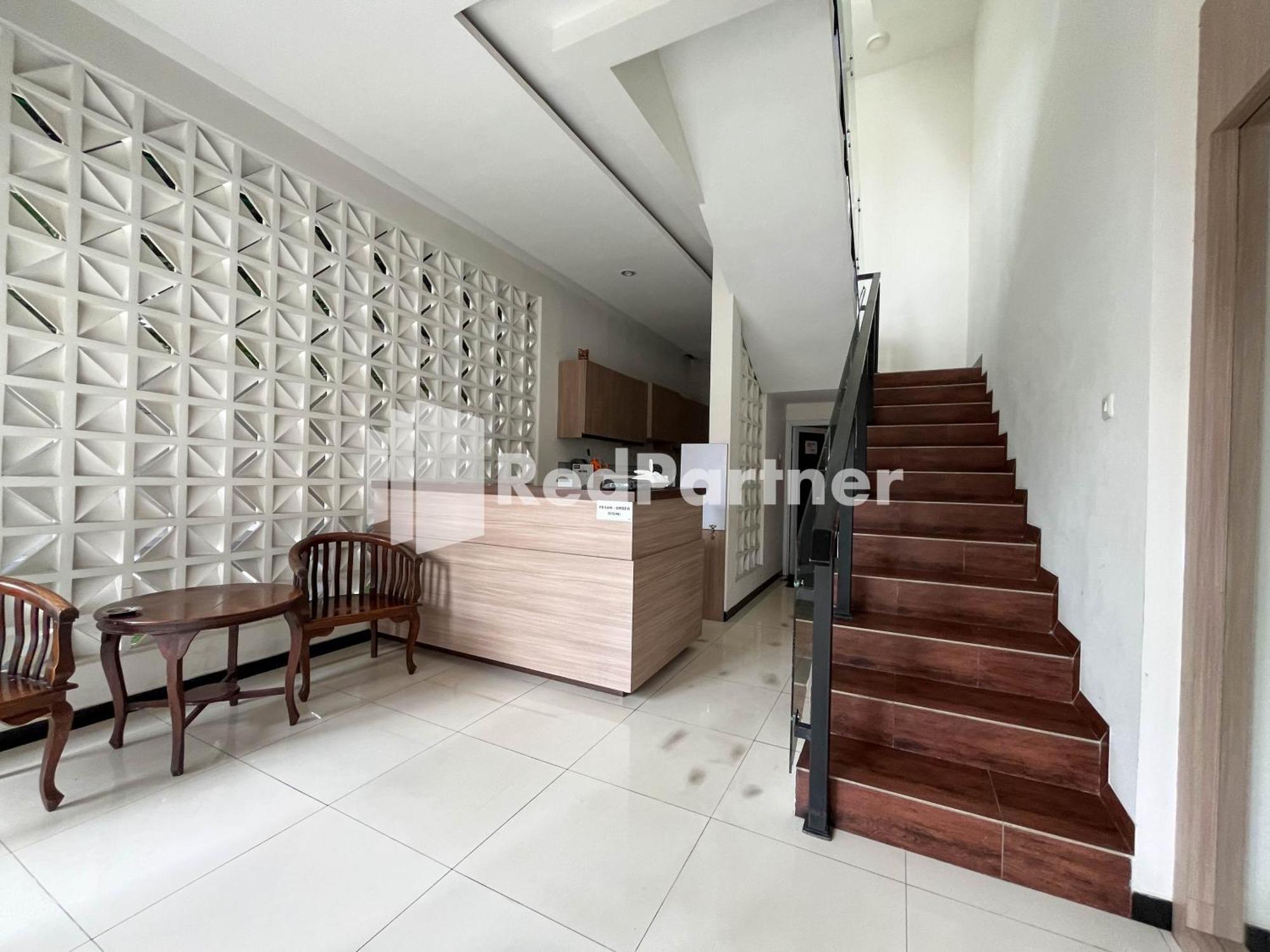 Griya Borobudur Malang Syariah Redpartner Blimbing エクステリア 写真